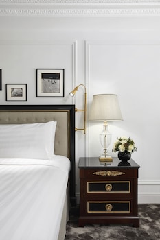 shangri la paris