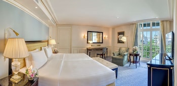 shangri la paris