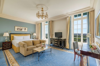 shangri la paris