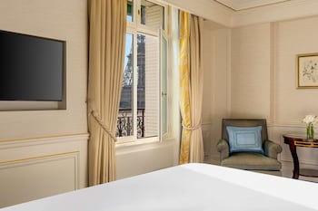 shangri la paris