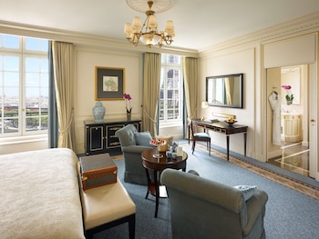 shangri la paris