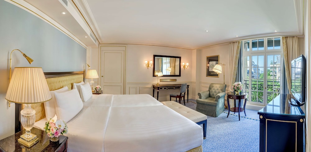 shangri la paris