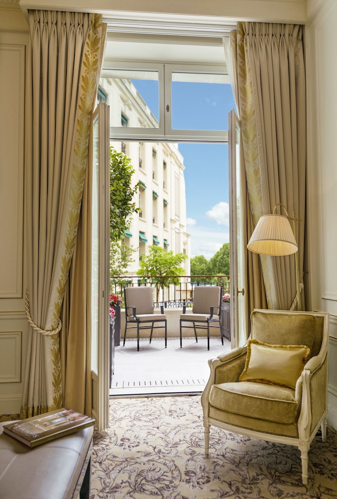 shangri la paris