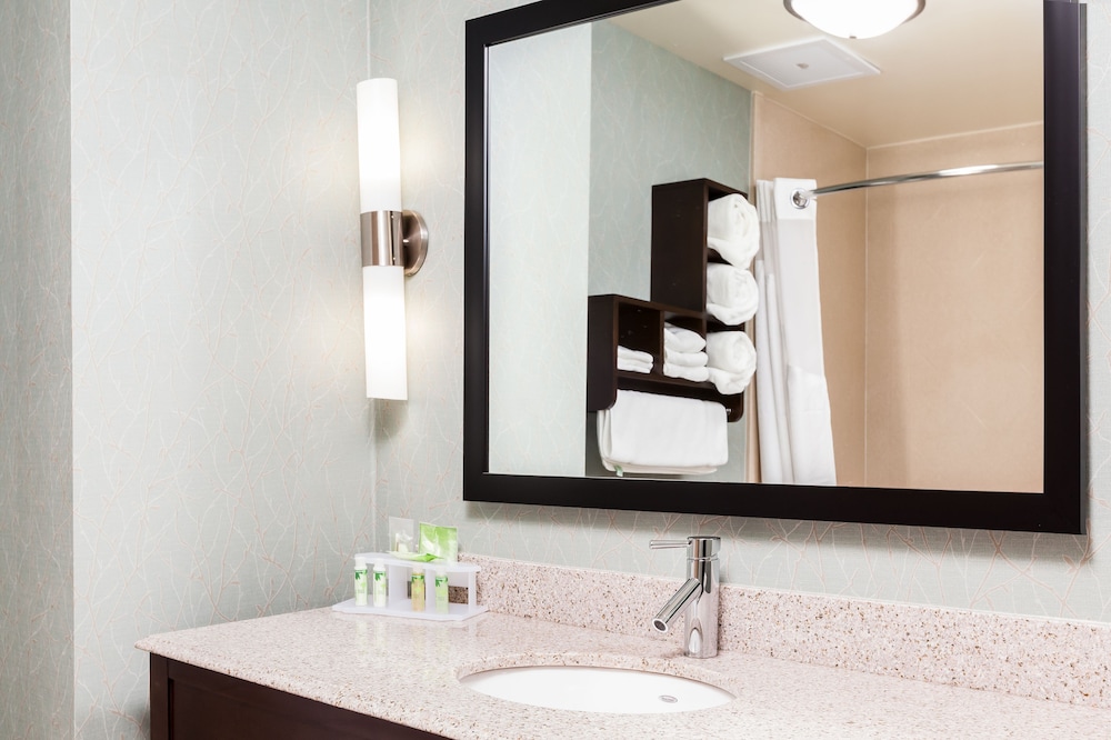 holiday inn express and suites eureka by ihg