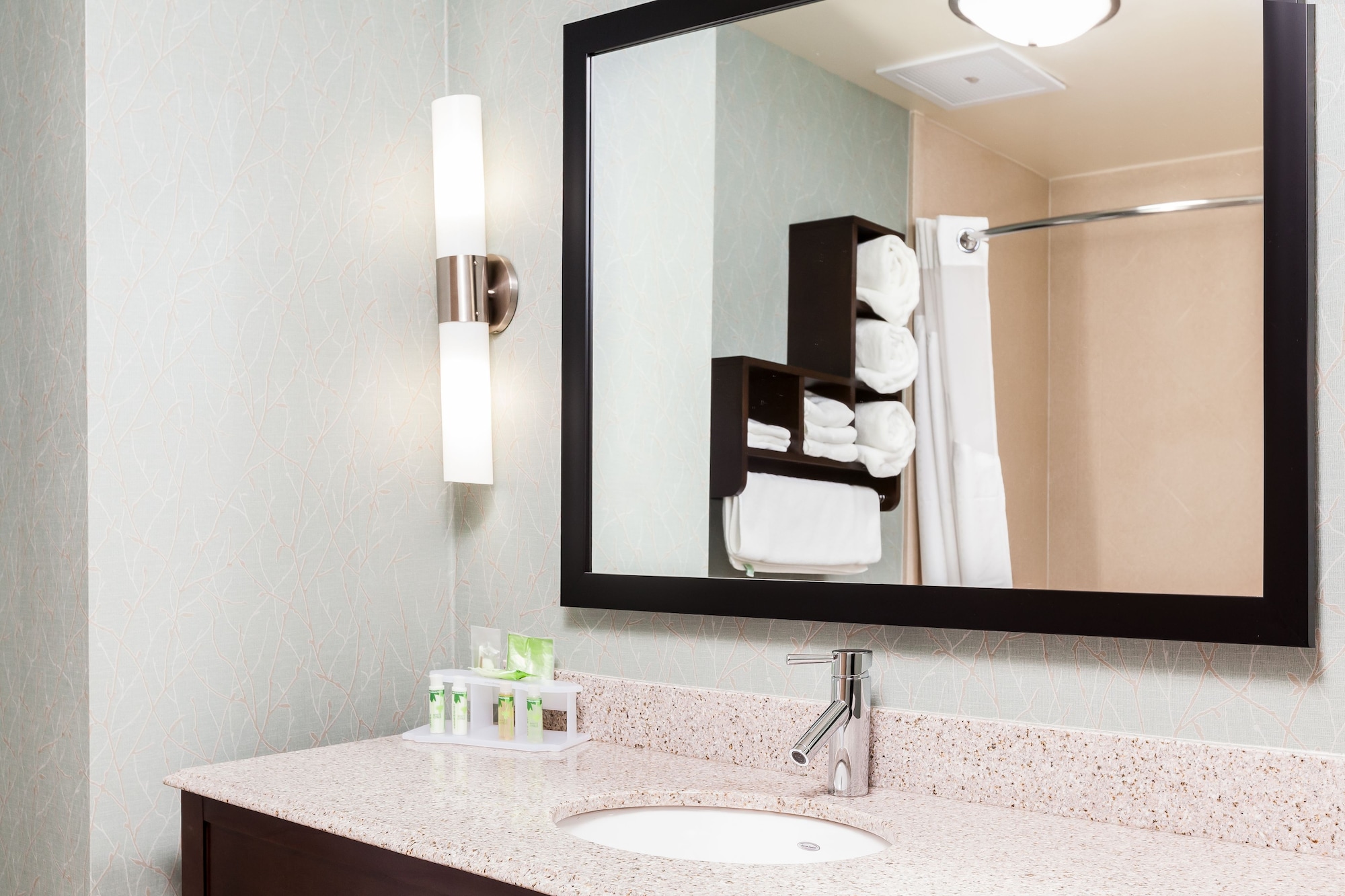 holiday inn express and suites eureka by ihg