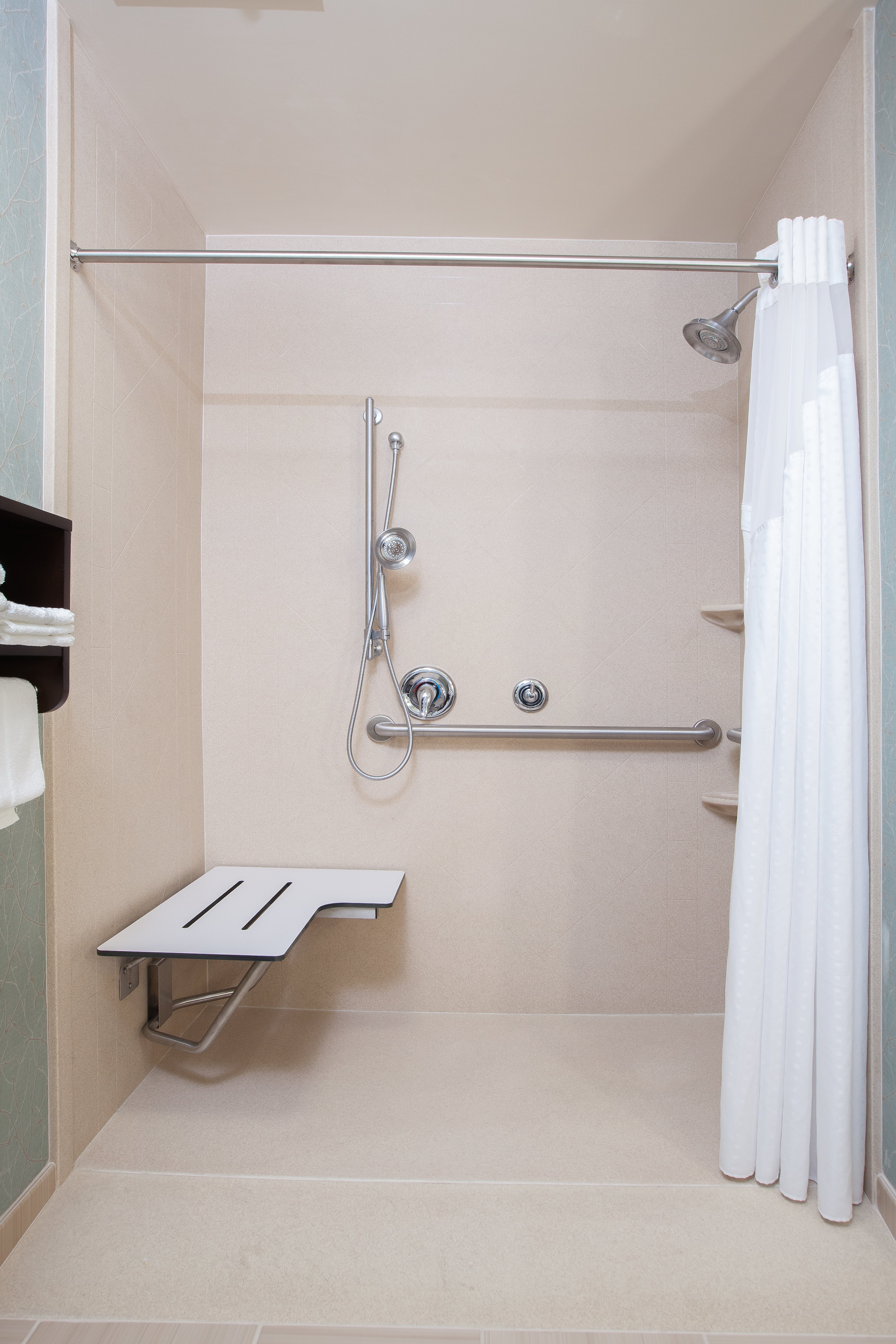 holiday inn express and suites eureka by ihg