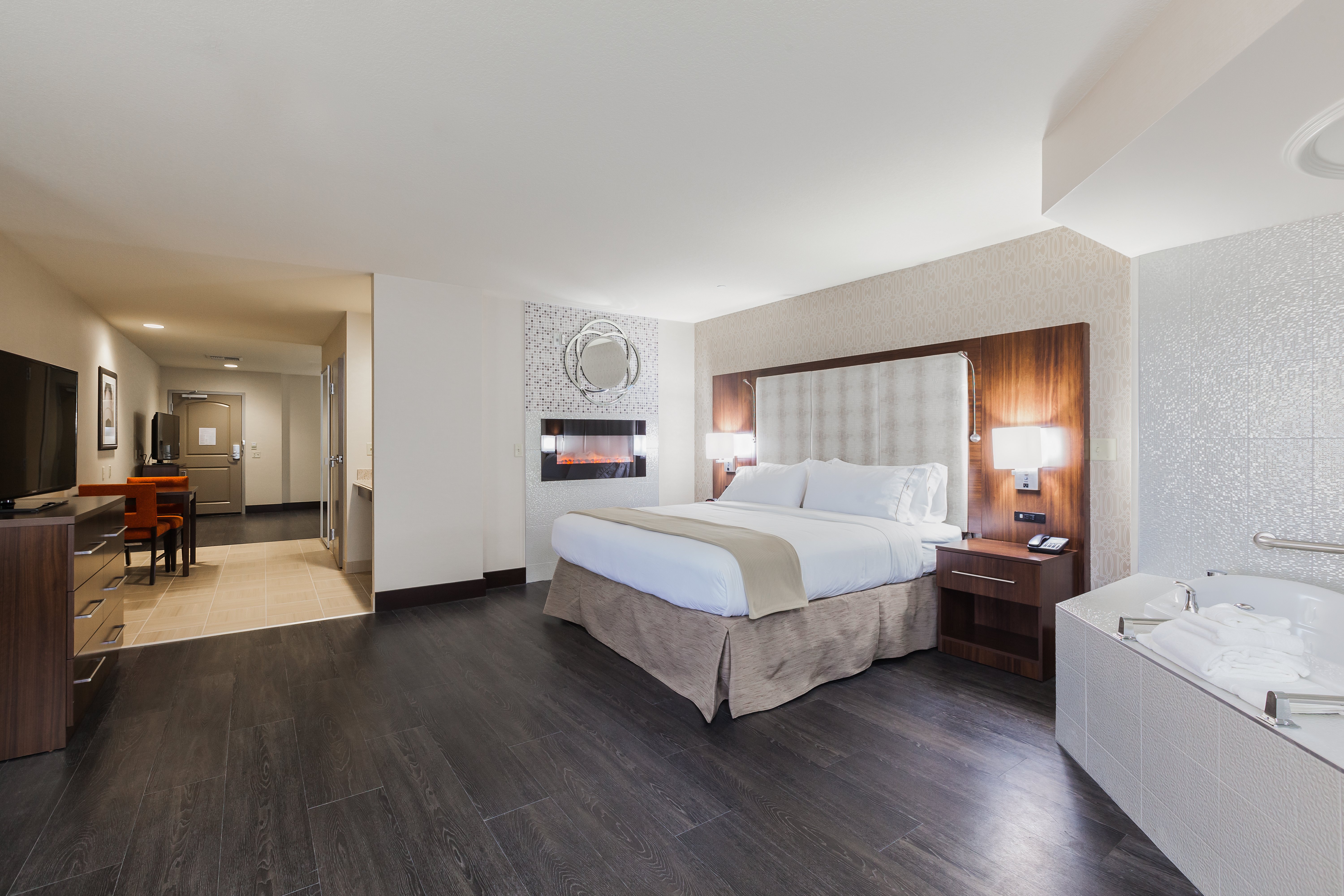 holiday inn express and suites eureka by ihg