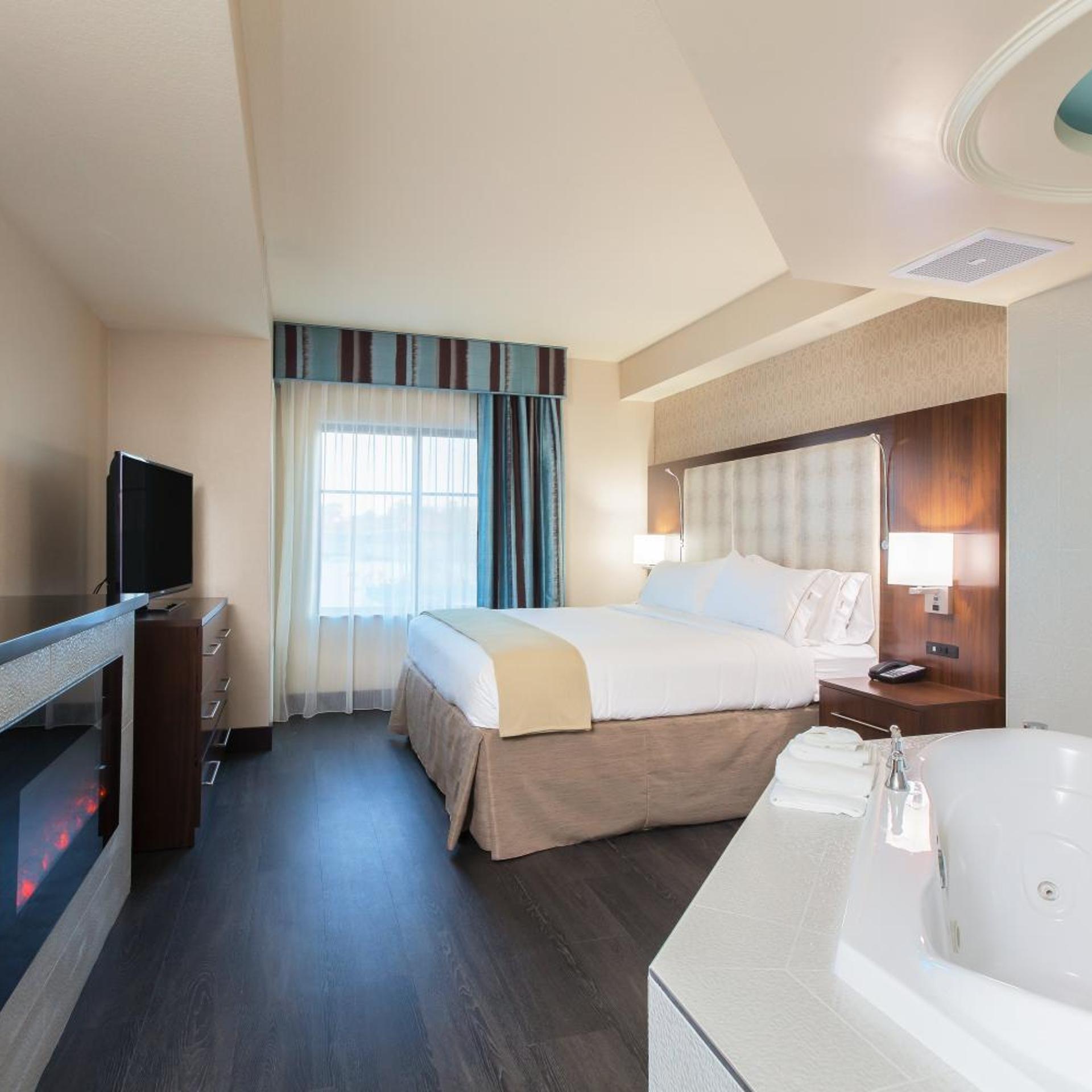 holiday inn express and suites eureka by ihg