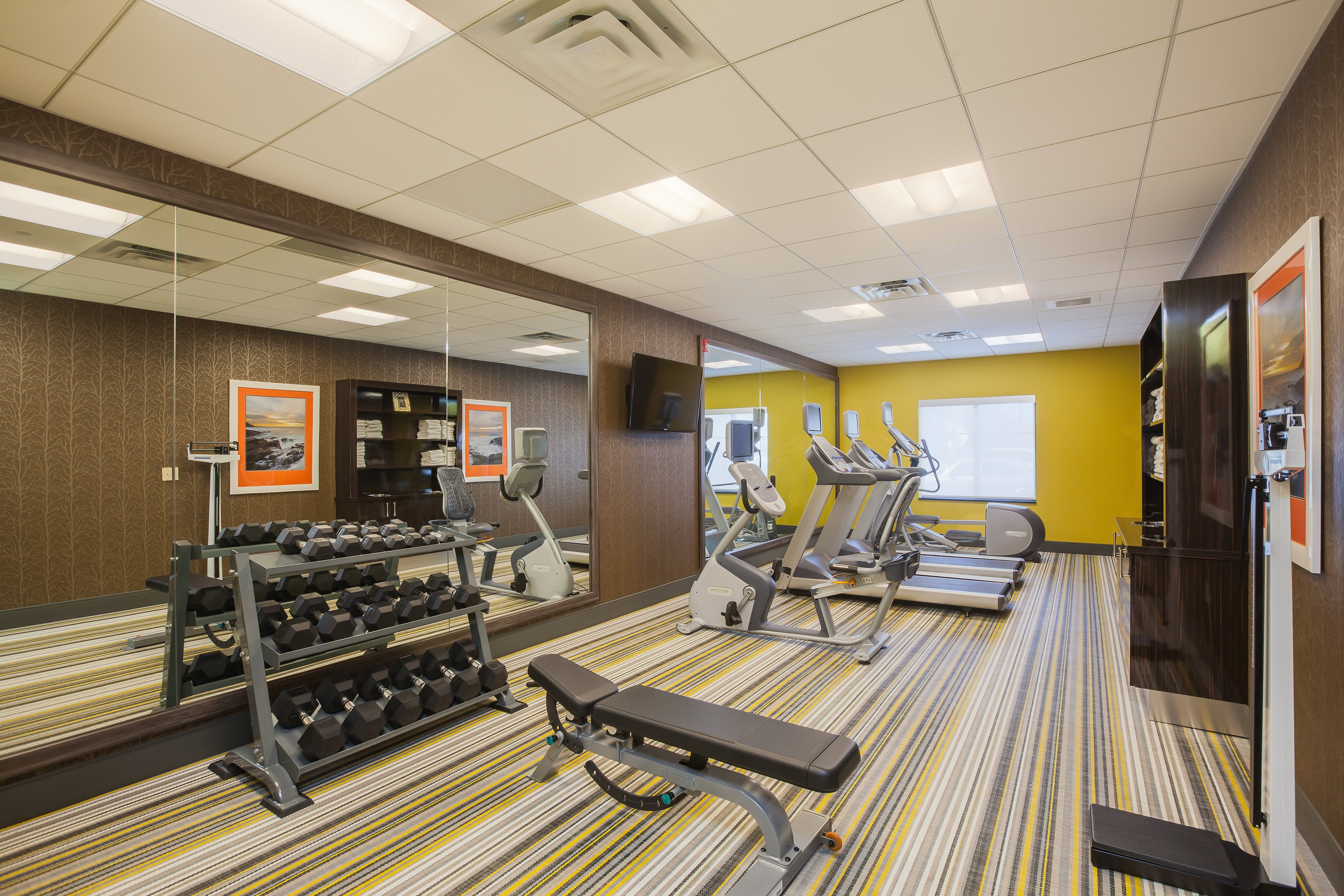 holiday inn express and suites eureka by ihg