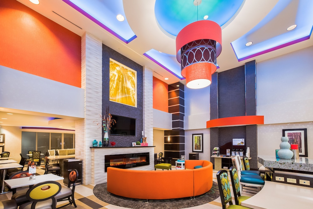 holiday inn express and suites eureka by ihg