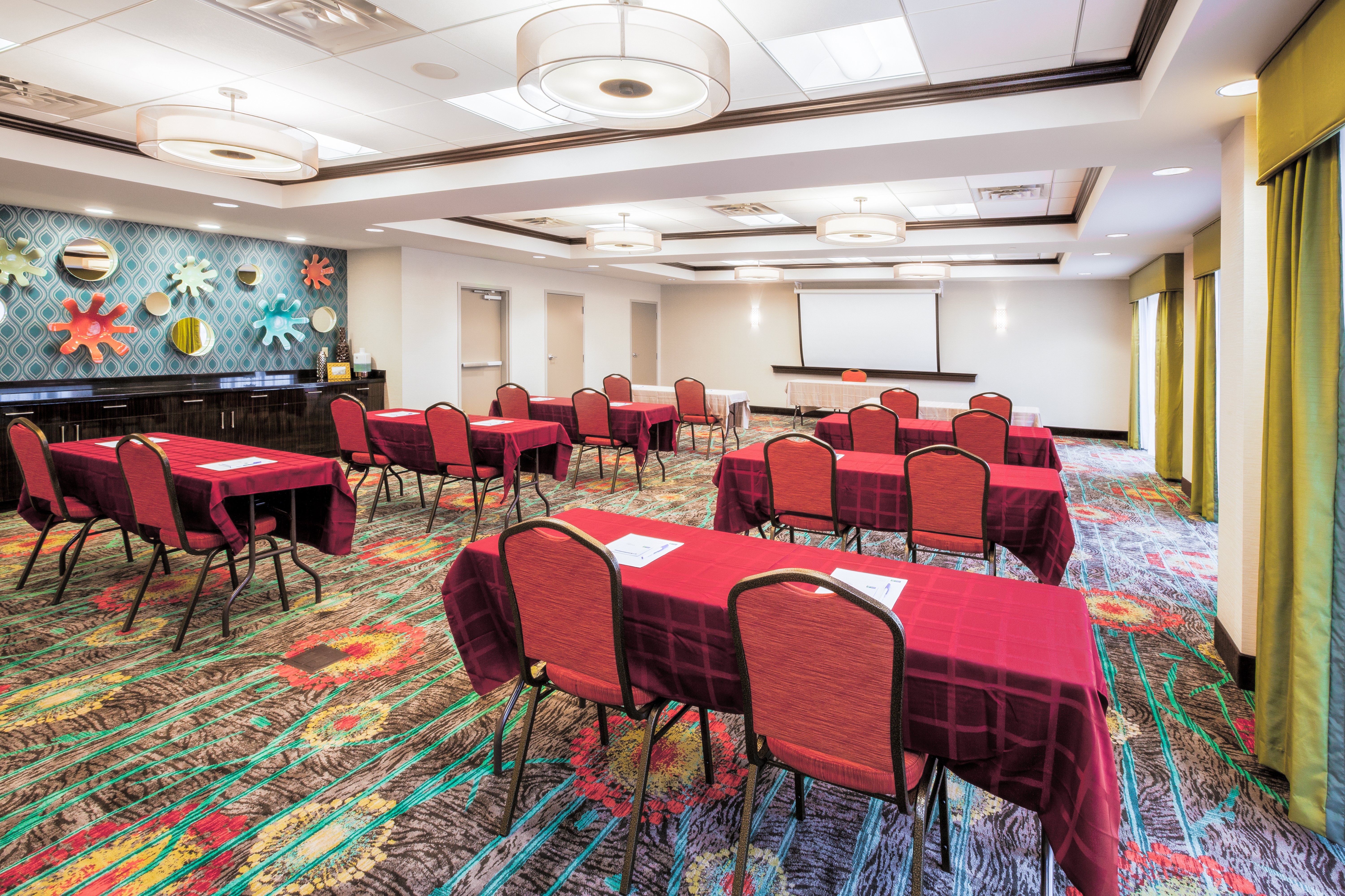 holiday inn express and suites eureka by ihg