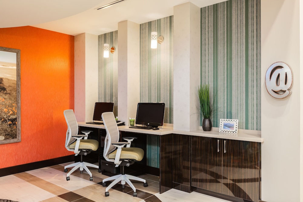 holiday inn express and suites eureka by ihg