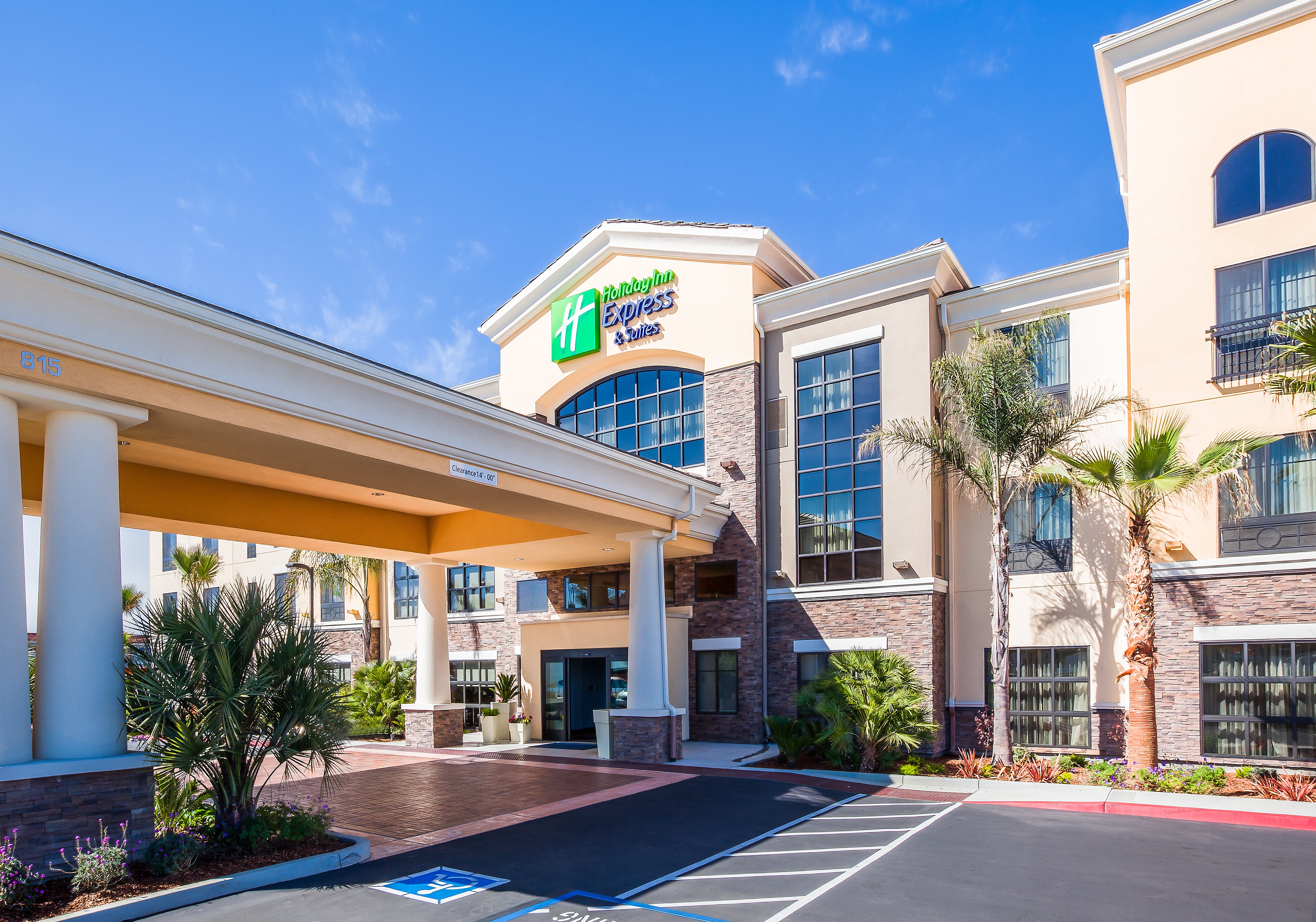 holiday inn express and suites eureka by ihg