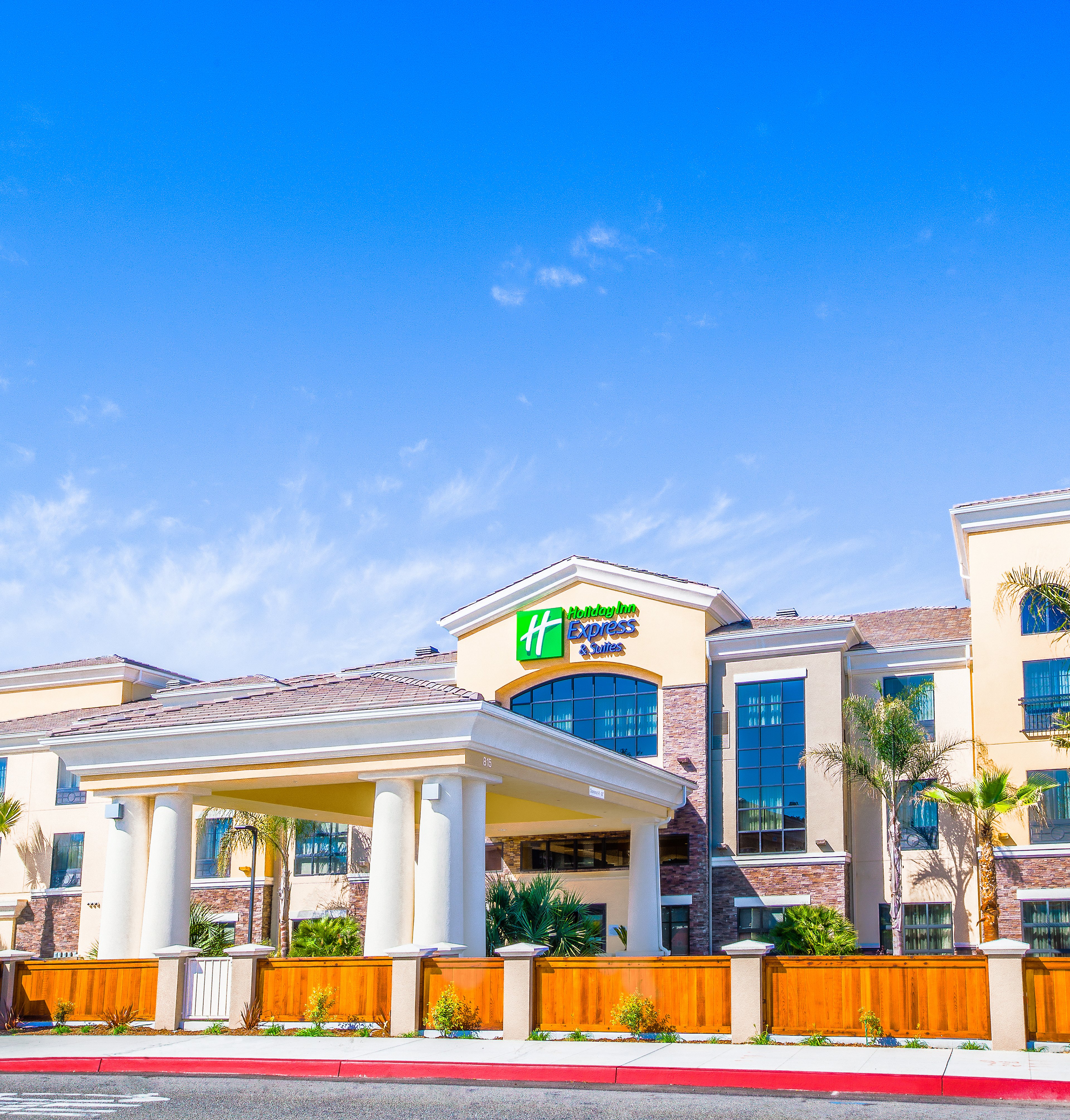 holiday inn express and suites eureka by ihg