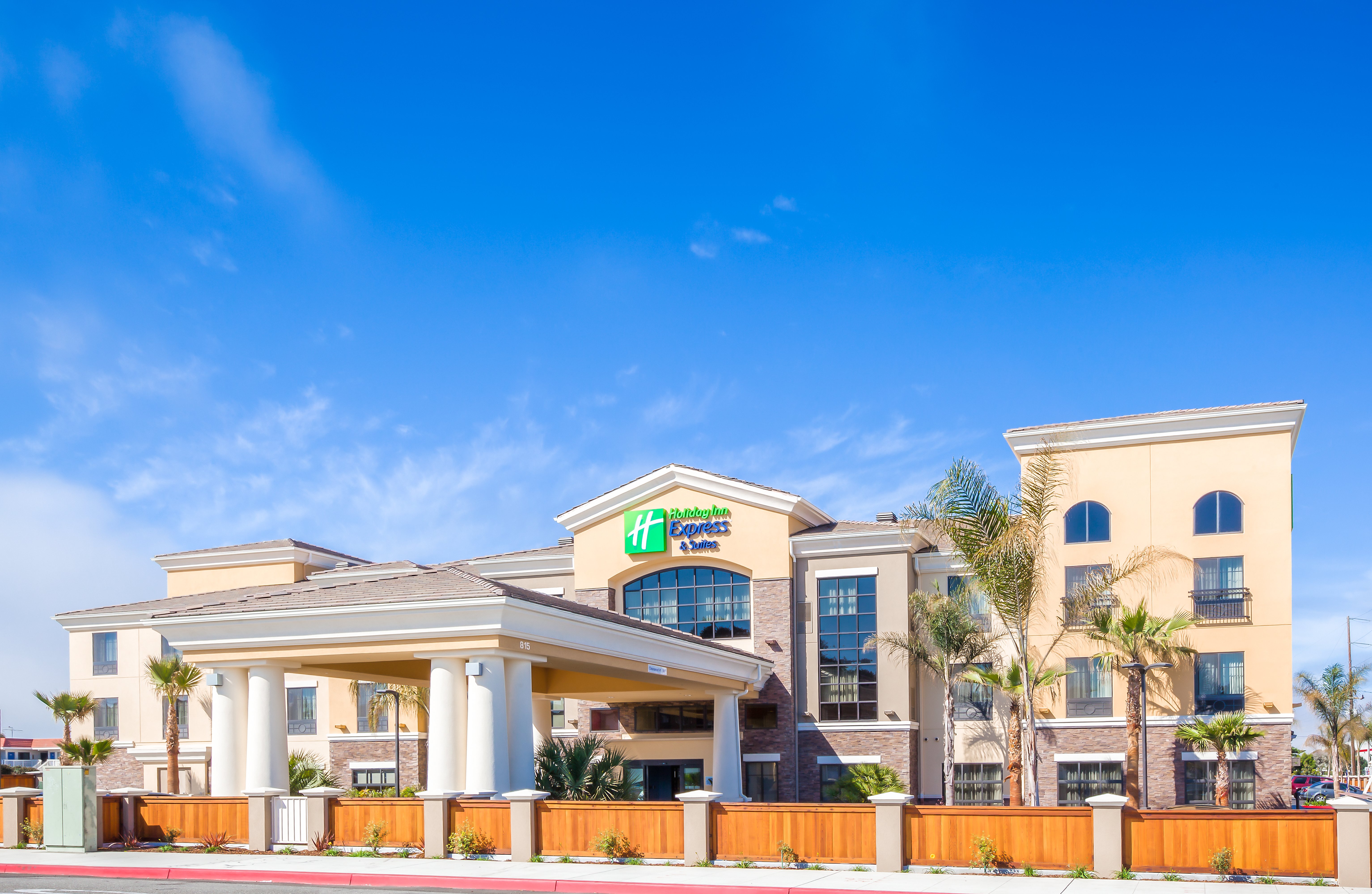 holiday inn express and suites eureka by ihg