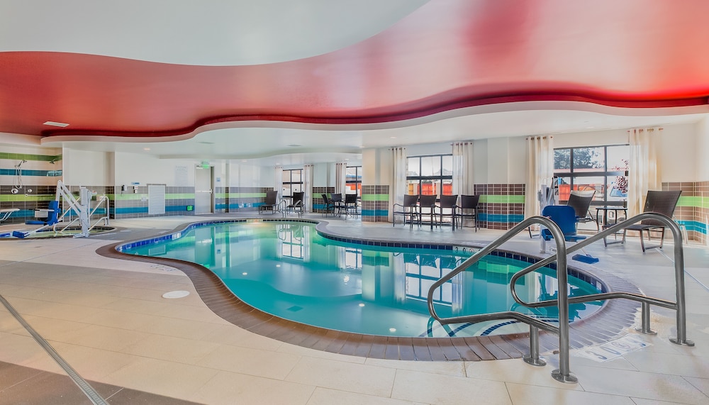 holiday inn express and suites eureka by ihg