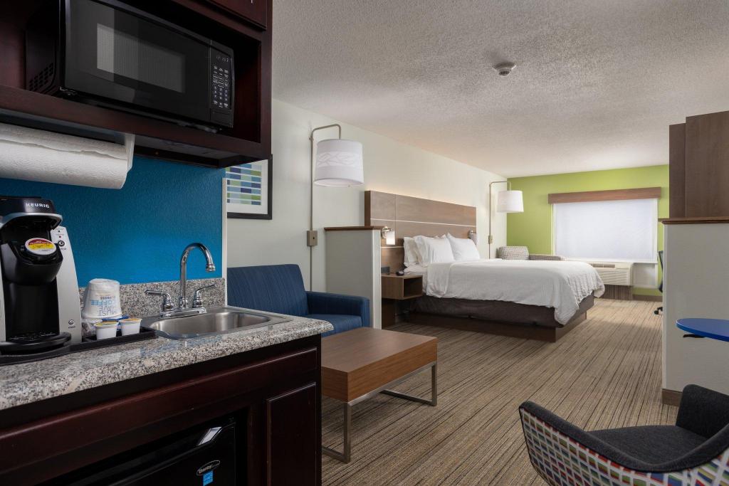 holiday inn express and suites carrollton by ihg