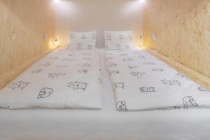 ibis styles ljubljana the fuzzy log