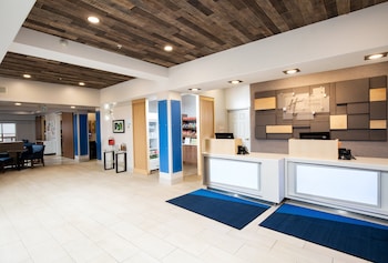 Holiday Inn Express & Suites Grande Prairie By Ihg,Grande Prairie>>Clairmont,3 star