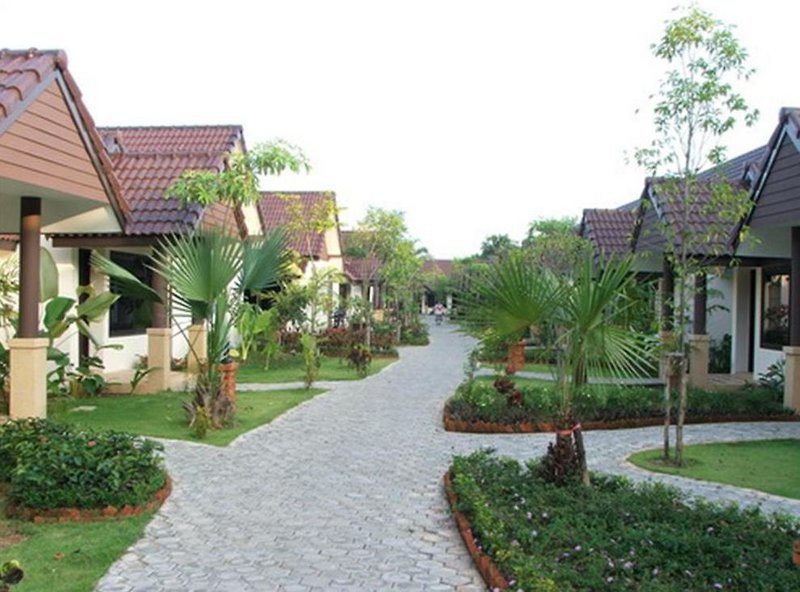 laluna hotel and resort