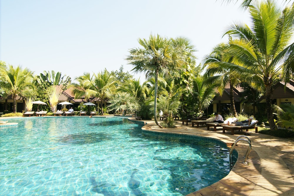 laluna hotel and resort