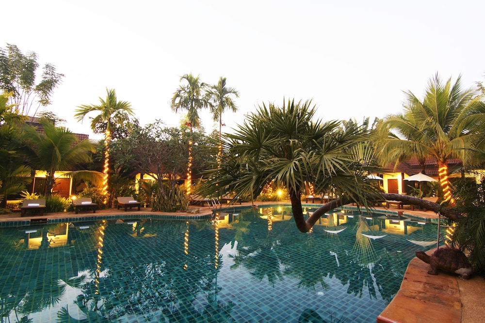 laluna hotel and resort