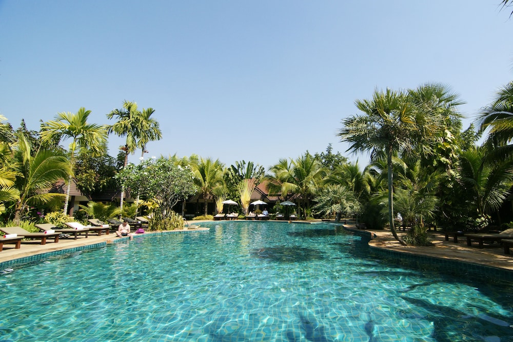 laluna hotel and resort
