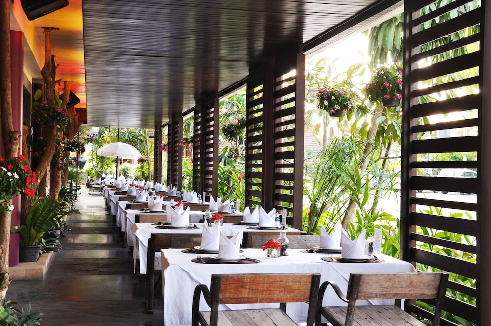 laluna hotel and resort