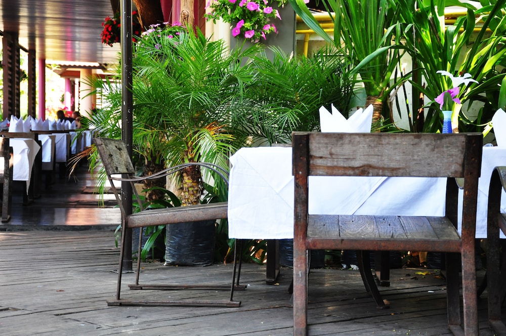 laluna hotel and resort