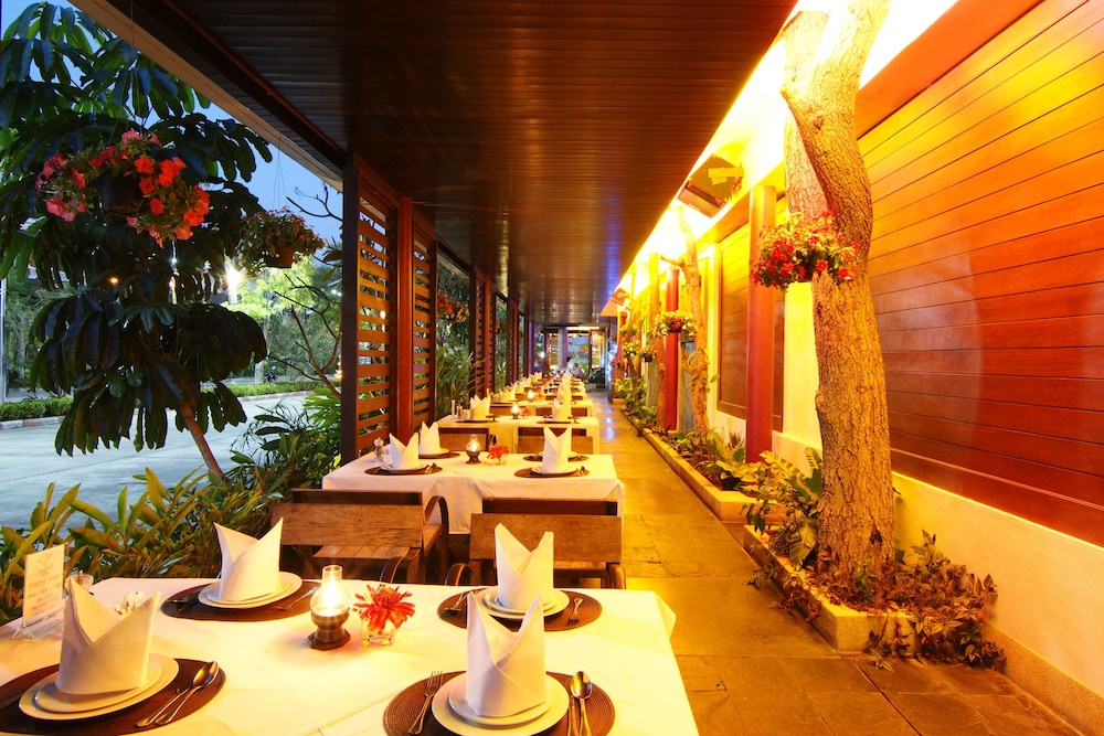 laluna hotel and resort