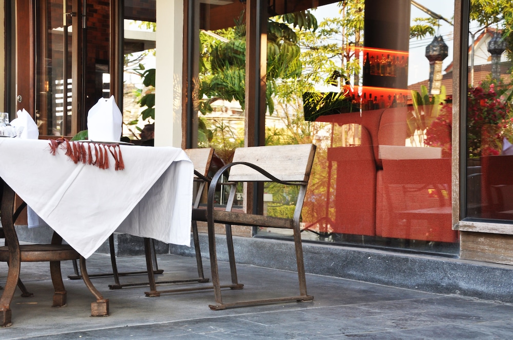 laluna hotel and resort