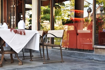 laluna hotel and resort