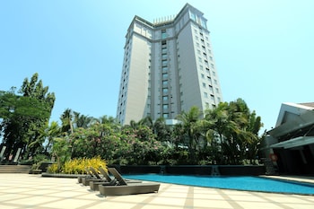java paragon hotel and residences