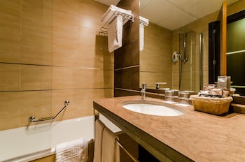 hotel yit conquista de granada