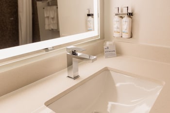 holiday inn express and suites guthrie north edmond by ihg