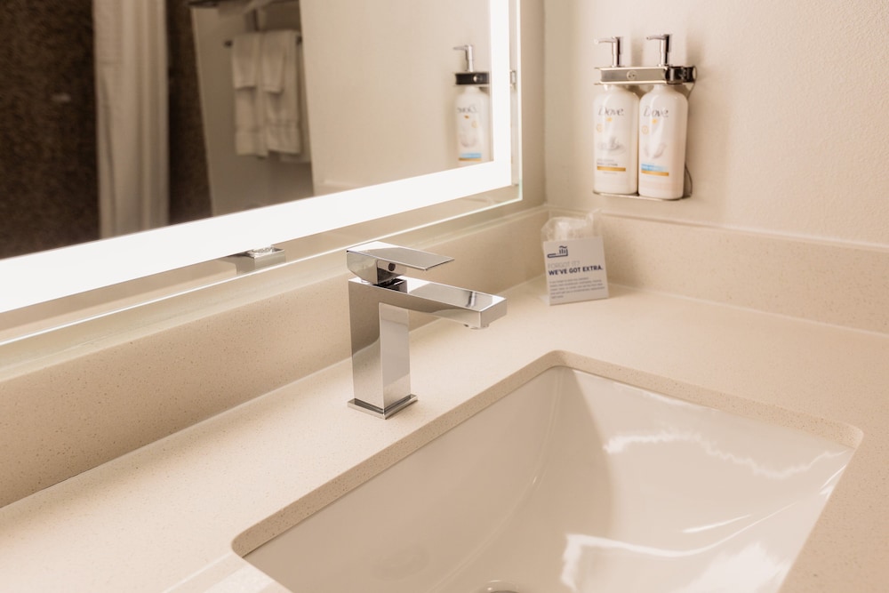 holiday inn express and suites guthrie north edmond by ihg