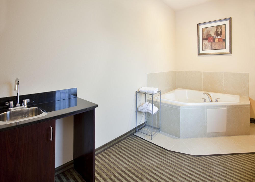 holiday inn express and suites guthrie north edmond by ihg