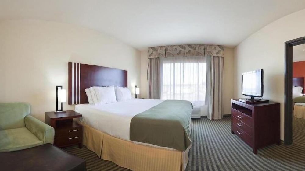 holiday inn express and suites guthrie north edmond by ihg