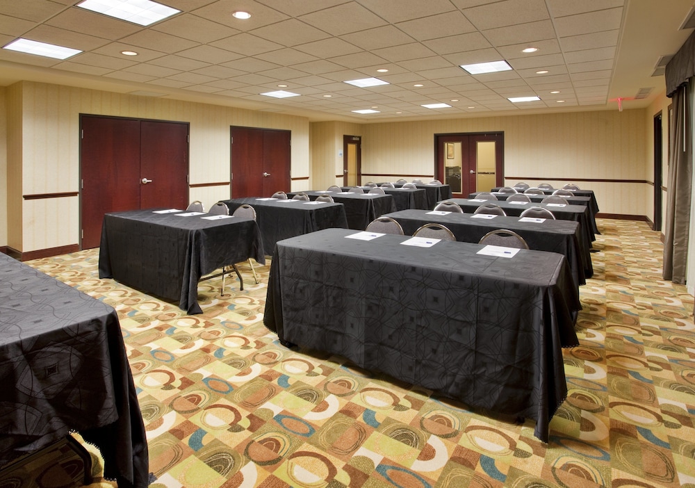 holiday inn express and suites guthrie north edmond by ihg