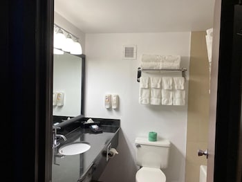 the atrium hotel on third