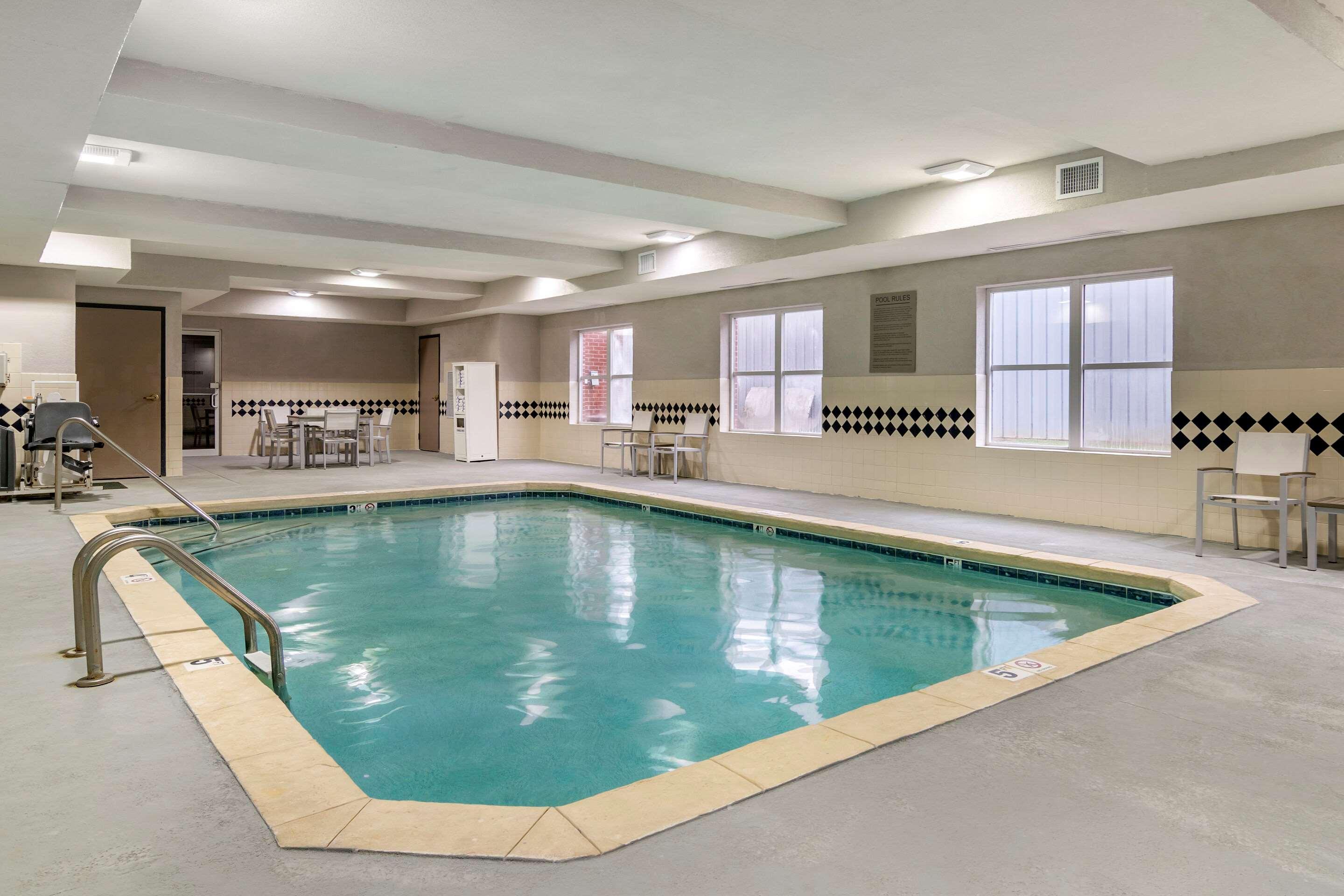 comfort inn and suites calhoun south