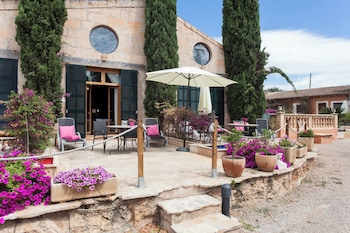 es revellar art resort adults only