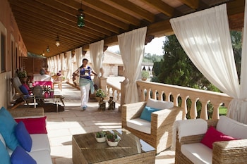 es revellar art resort adults only