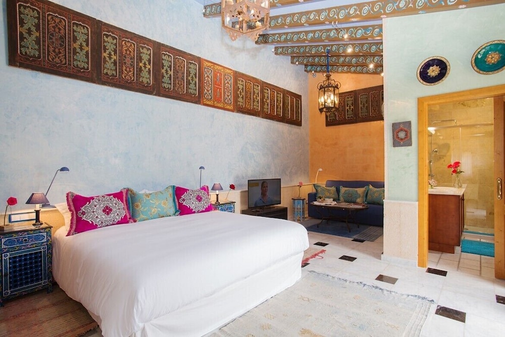 es revellar art resort adults only