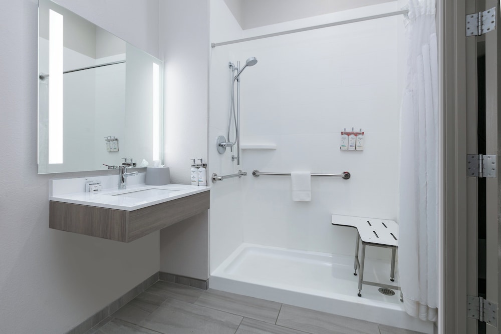 holiday inn express and suites marshall by ihg