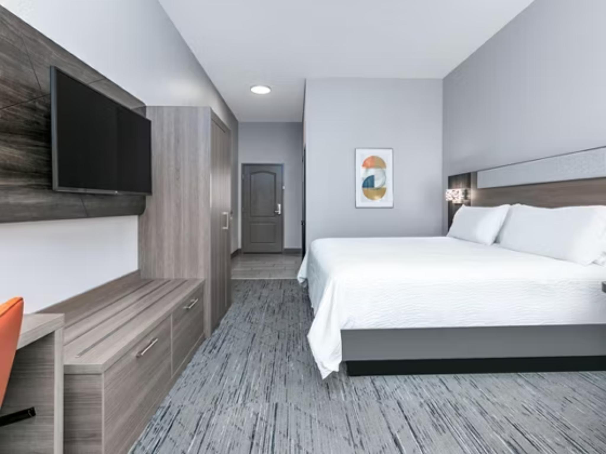 holiday inn express and suites marshall by ihg