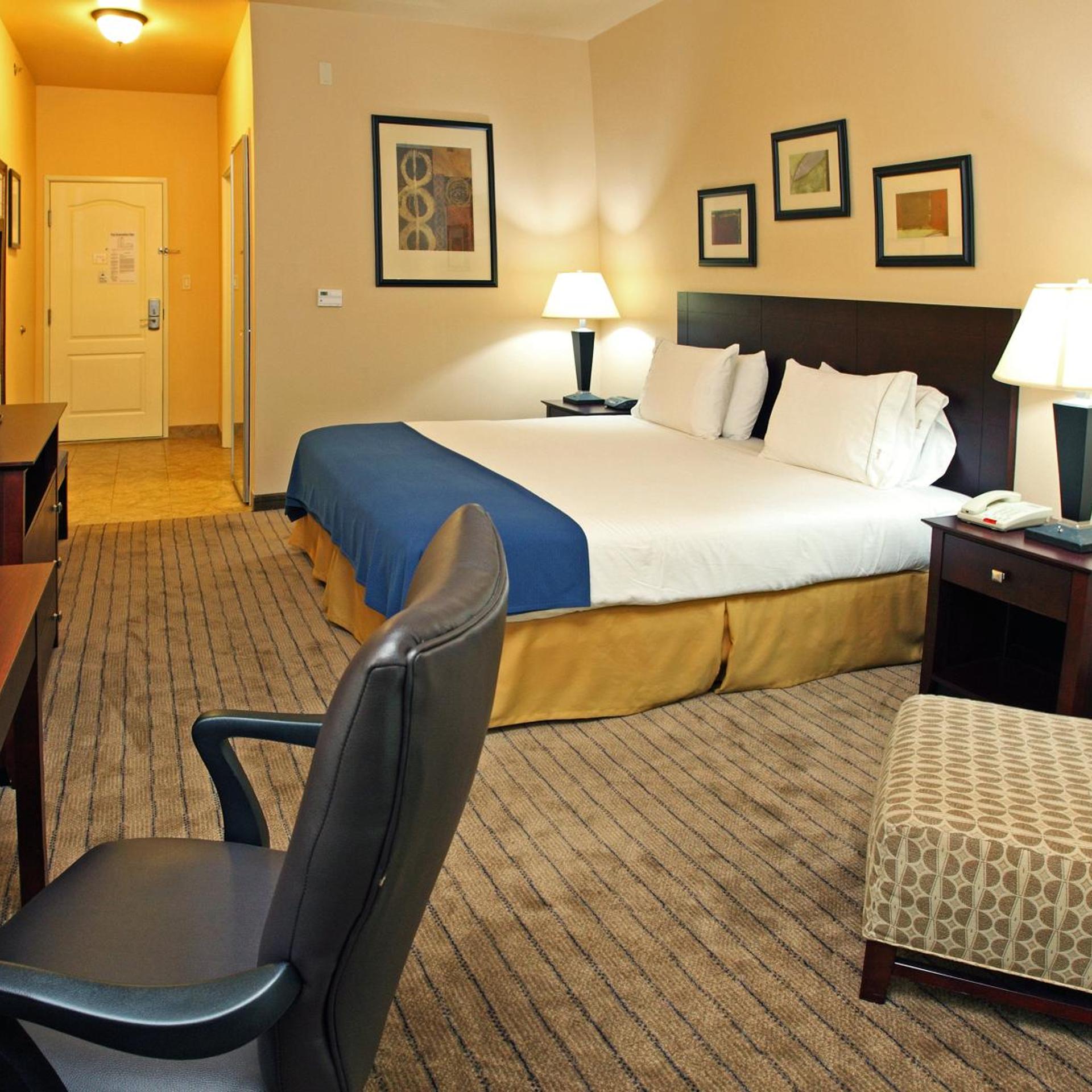 holiday inn express and suites marshall by ihg