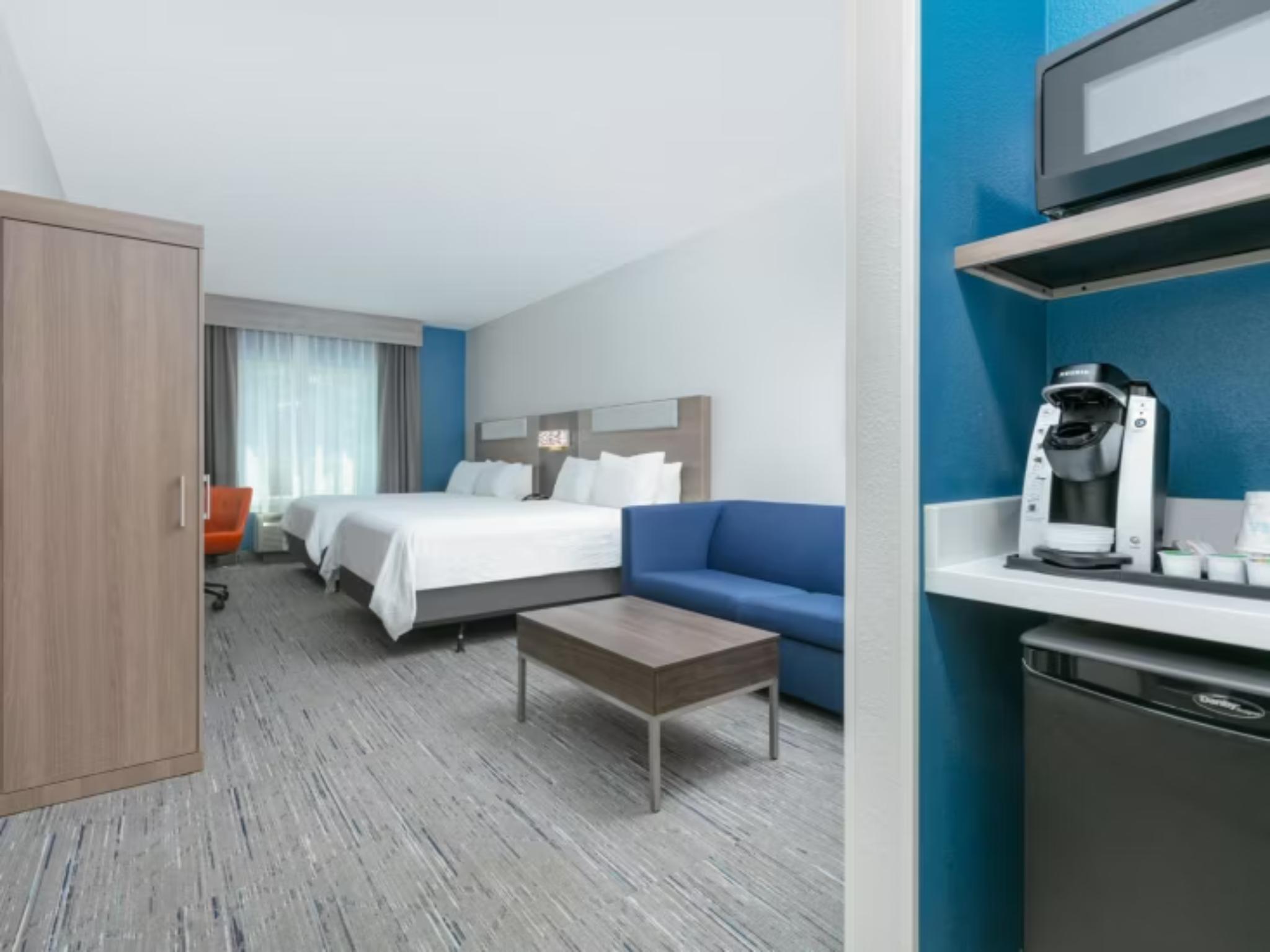 holiday inn express and suites marshall by ihg