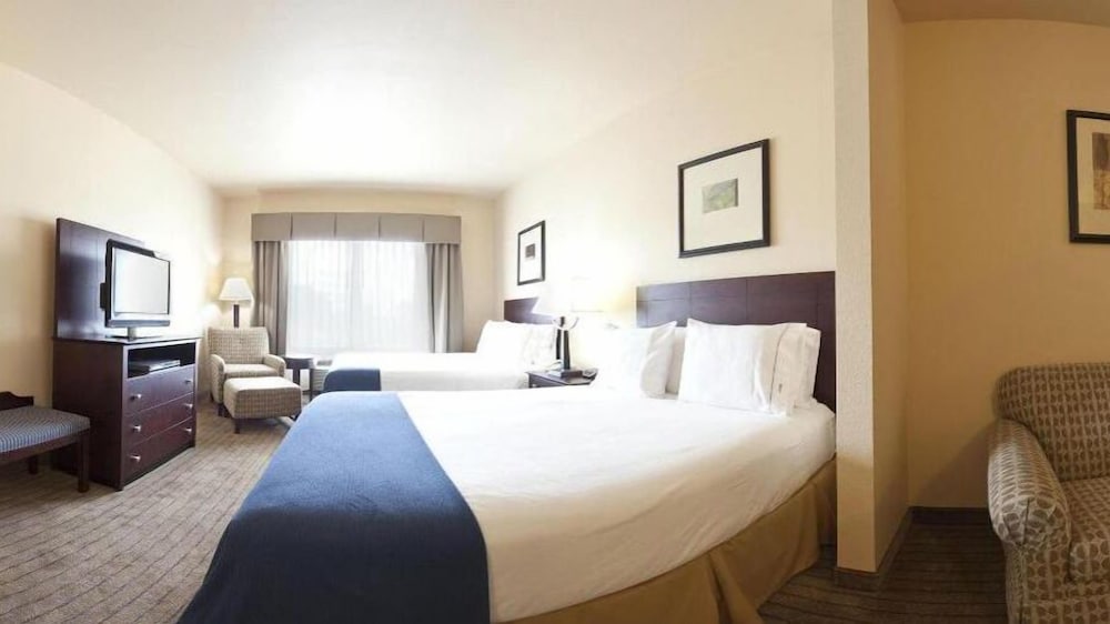 holiday inn express and suites marshall by ihg