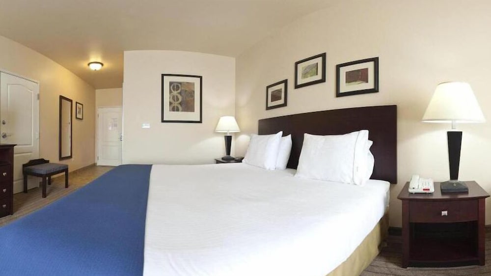holiday inn express and suites marshall by ihg